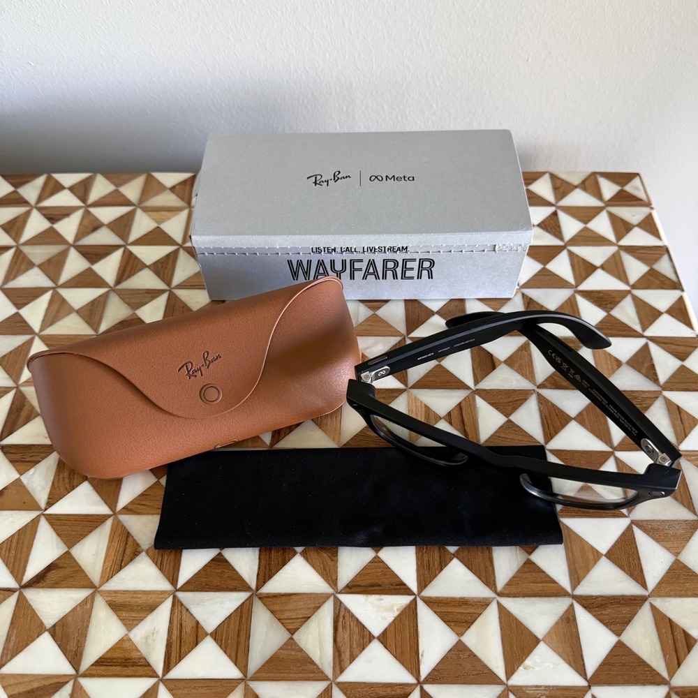 Ray-Ban Meta Wayfarer Gen 1  Matte Black Transitions Graphite Green RW4006 smart